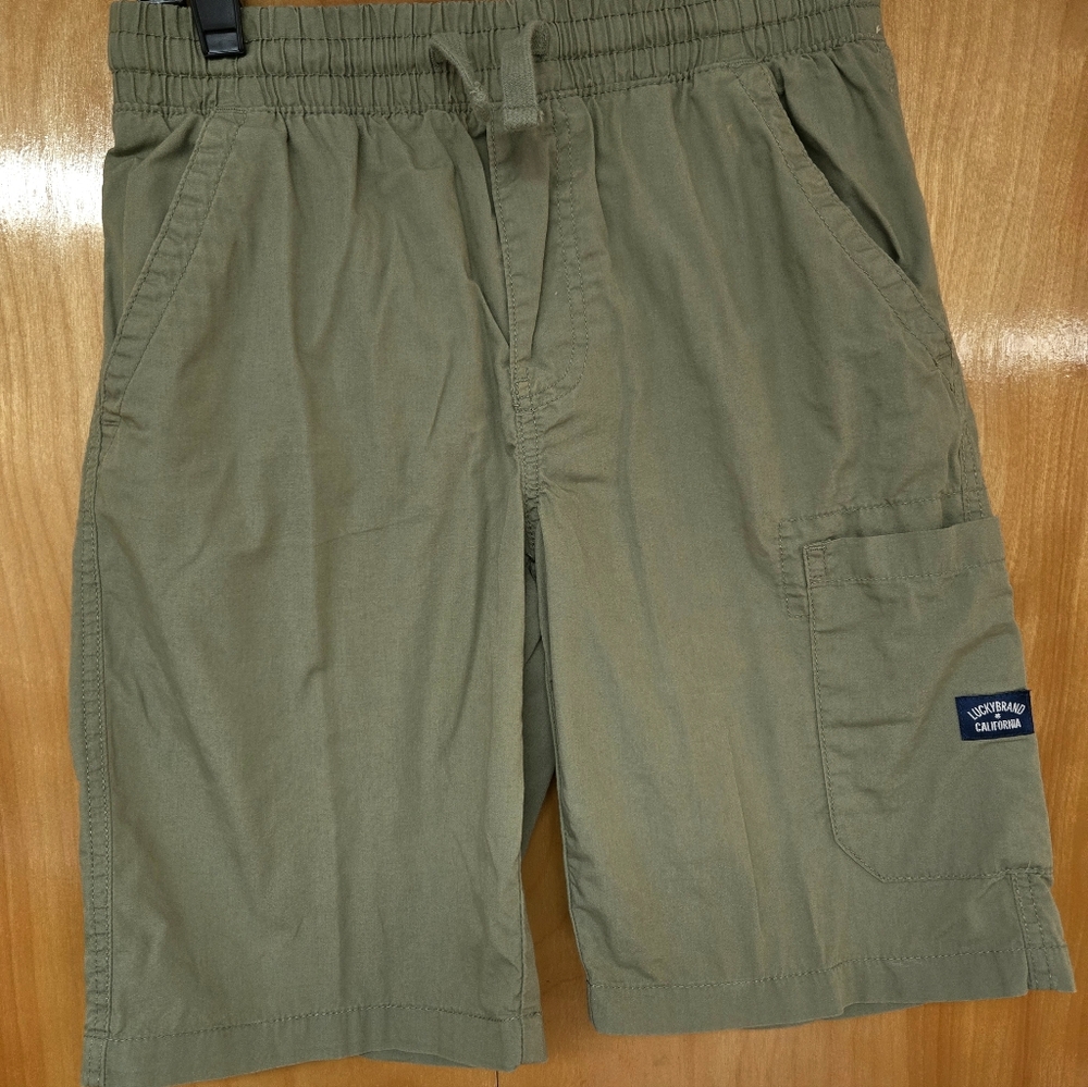 Lucky Brand Cargo Khaki Green Boys lightweight and cool shorts Medium 10-12
